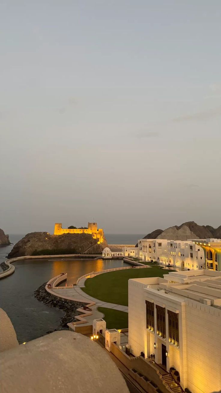 کاخ و ساحل در مسقط