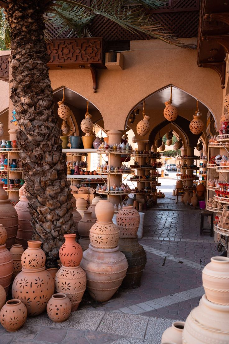 سفال و صنایع‌دستی در بازار سنتی نزوی