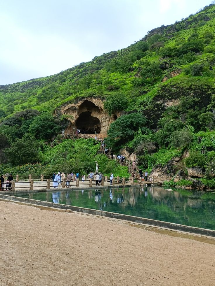 غار و چشمه طبیعی صلاله